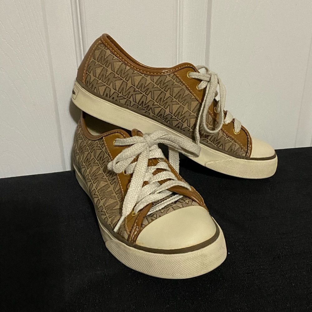 Michael Kors MK Size 7 Tan Sneakers